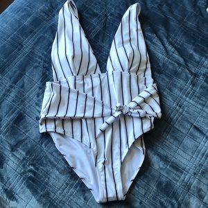 Cupshe one piece bathing suit